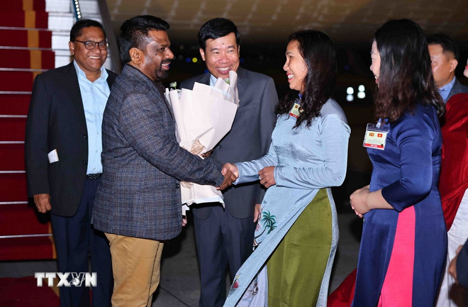 ttxvn-tong-thong-sri-lanka-toi-ha-noi-bat-dau-tham-chinh-thuc-viet-nam.jpg