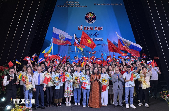 ttxvn-tuoi-tre-kieu-bao-chung-tay-viet-tiep-cau-chuyen-hoa-binh2.jpg