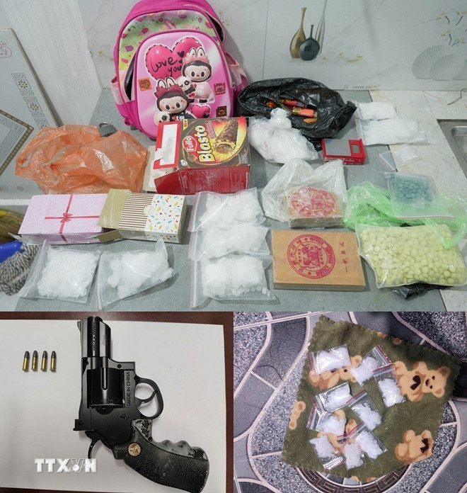 Số ma túy và súng quân dụng bị Công an thu giữ. (Ảnh: TTXVN phát) ttxvn-cong-an-can-tho-triet-pha-duong-day-ma-tuy-lien-tinh-quy-mo-lon2.jpg