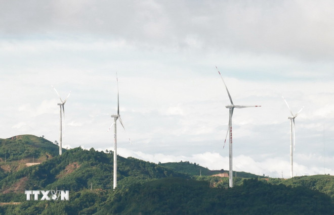Dự án điện gió tại Quảng Trị. (Ảnh: Nguyên Lý/TTXVN) ttxvn-dien-gio-quang-tri2.jpg