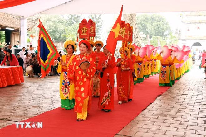 ttxvn-khai-hoi-van-mieu-mao-dien-ton-vinh-dao-hoc-xu-dong.jpg