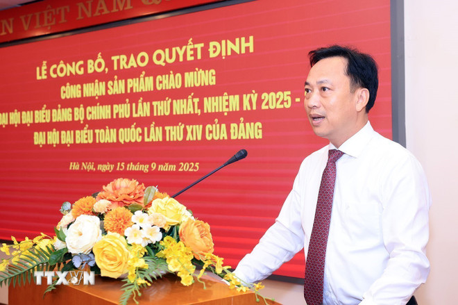 សមមិត្ត Lai Xuan Lam អនុលេខាគណៈកម្មាធិការបក្សរដ្ឋាភិបាល ថ្លែងមតិ។ (រូបថត៖ Tuan Anh/VNA) ttxvn-cong-bo-san-pham-chao-mung-dai-hoi-dang-bo-chinh-phu-va-dai-hoi-xiv-cua-dang2.jpg