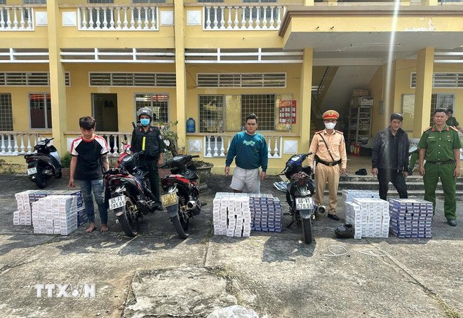 ttxvn-cong-an-dong-thap-quyet-liet-dau-tranh-voi-van-chuyen-thuoc-la-lau4.jpg
