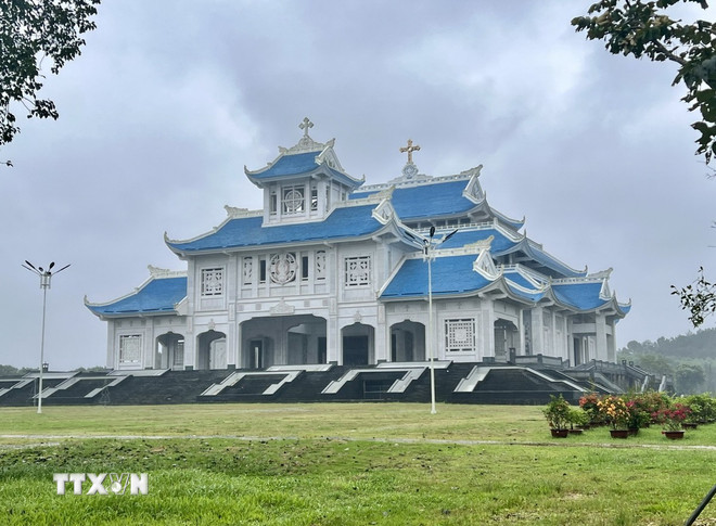 Trung tâm hành hương Đức Mẹ La Vang, xã Hải Phú, huyện Hải Lăng, tỉnh Quảng Trị. (Ảnh: Nguyên Linh/TTXVN) ttxvn-nha-tho-la-vang-quang-tri.jpg