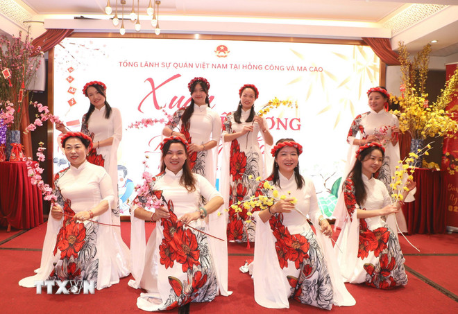 ttxvn-am-ap-xuan-que-huong-tai-hong-kong-trung-quoc2.jpg