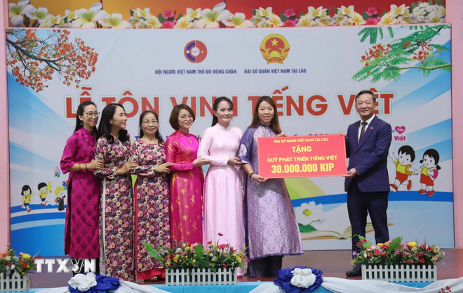 ttxvn-ton-vinh-tieng-viet-tai-lao2.jpg