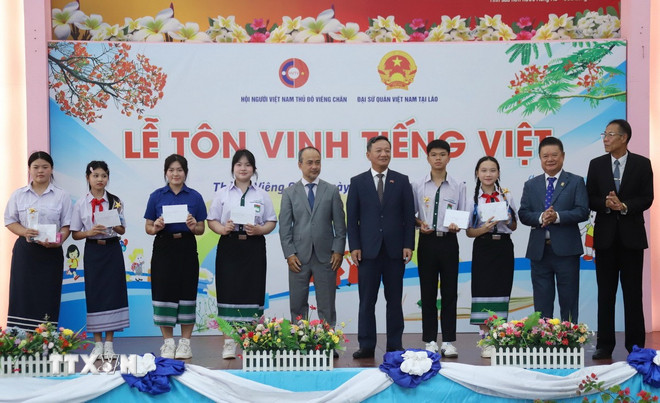 ttxvn-ton-vinh-tieng-viet-tai-lao3.jpg