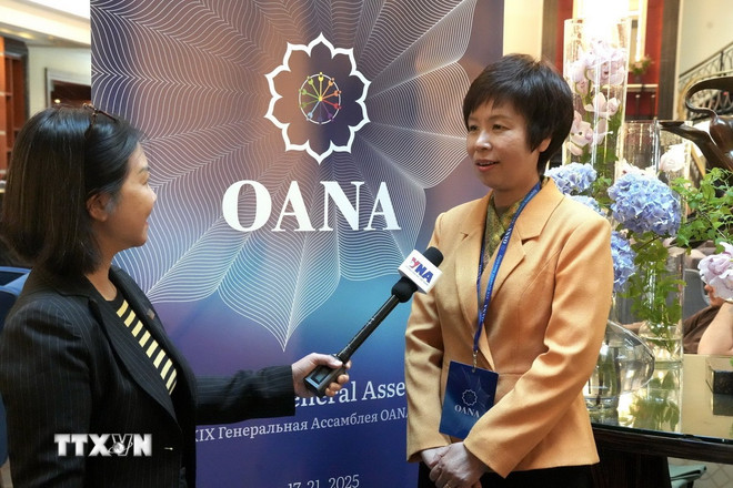 អគ្គនាយក VNA លោក Vu Viet Trang ឆ្លើយសំណួរមុន OANA 19។ (រូបថត៖ Quang Vinh/VNA) ttxvn-tong-giam-doc-tra-loi-phong-van-tai-dai-hoi-dong-oana2.jpg