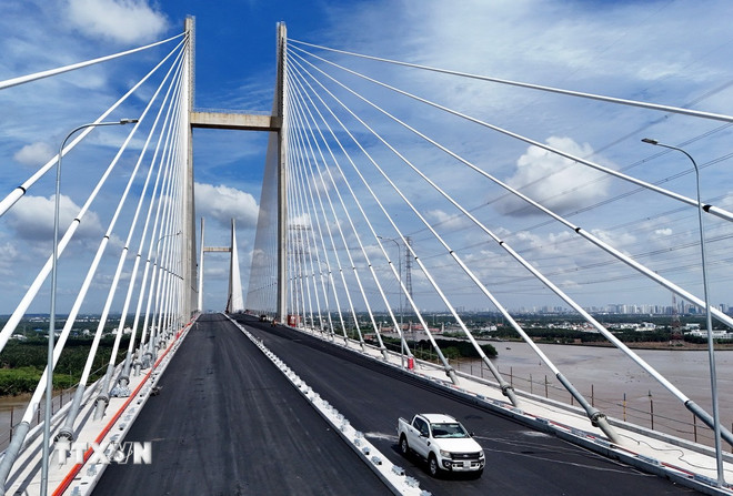 Cầu Bình Khánh là một phần của dự án cao tốc Bến Lức-Long Thành đã hoàn thành vào cuối tháng 8/2025. (Ảnh: Hồng Đạt/TTXVN) ttxvn-cau-binh-khanh.jpg