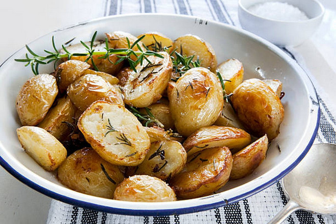 Gebakken aardappelen met schil. (Foto: iStock) khoai-tay-nuong.jpg