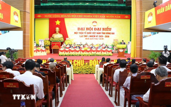 សមាជលើកទីមួយរបស់រណសិរ្សមាតុភូមិវៀតណាមនៅខេត្ត Dong Nai។ (រូបថត៖ Cong Phong/VNA) ttxvn-dai-hoi-mat-tran-to-quoc-viet-nam-tinh-dong-nai-lan-thu-nhat2.jpg