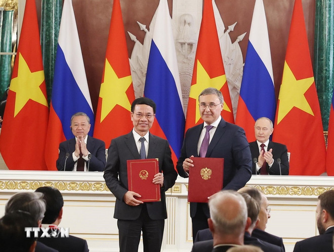 ttxvn-Generalpräsident Do. lam und Präsident Wladimir Putin tauschten gemeinsam eine Kooperationskonferenz aus.jpg