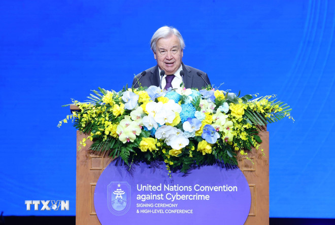 Tổng Thư ký Liên hợp quốc António Guterres phát biểu tại Phiên khai mạc cấp cao Lễ mở ký Công ước Hà Nội. (Ảnh: Phương Hoa/TTXVN) ttxvn-khai-mac-trong-the-le-mo-ky-cong-uoc-ha-noi11.jpg