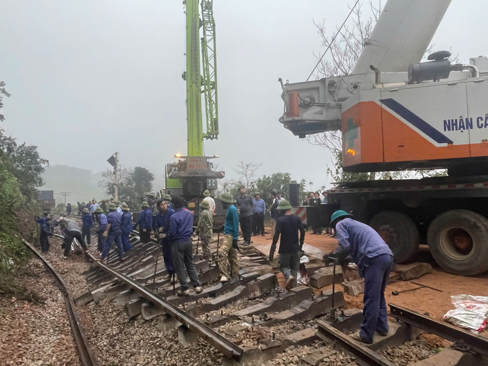 Dự kiến trong sáng nay ngành Đường sắt sẽ khắc phục sự cố và thông tuyến đường sắt Bắc-Nam. (Ảnh: PV/Vietnam+)