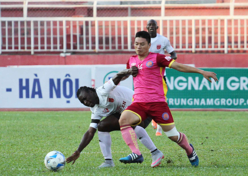 Đỗ Văn Thuận (Sài Gòn FC): Tiền vệ có chỉ số Instat tốt hơn cả Ngô Hoàng Thịnh chính là “linh hồn” của tuyến giữa Sài Gòn FC. Lối chơi máu lửa và duyên ghi bàn đặc biệt khiến Văn Thuận nhận được sự ưu ái của huấn luyện viên Park Hang-seo. (Ảnh: Goal)