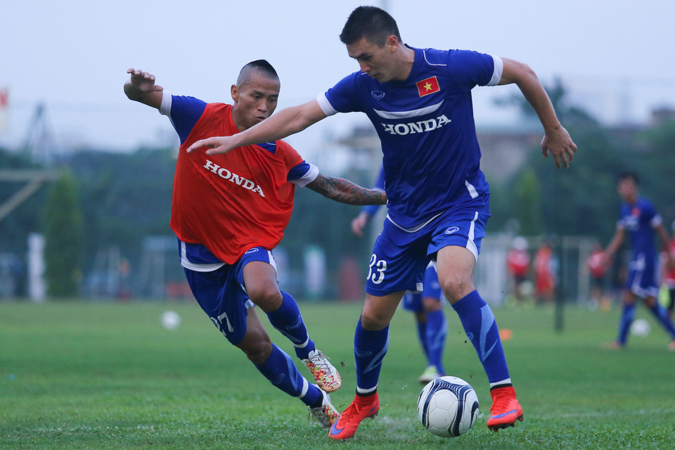 Trận đấu với Iraq chỉ còn cách ba ngày, huấn luyện viên Miura sắp phải chốt danh sách. Điều đó đã làm tăng quyết tâm nơi các tuyển thủ. (Ảnh: Minh Chiến/Vietnam+)