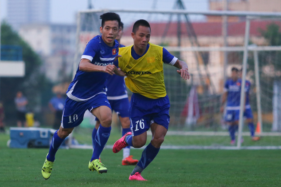 Buổi tập chiều qua tiếp tục chứng kiến những cuộc đối đầu không khoan nhượng của các tuyển thủ quốc gia. (Ảnh: Minh Chiến/Vietnam+)