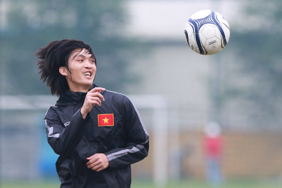 Tiền vệ 20 tuổi tỏ rõ sự vui vẻ, thoải mái. Mục tiêu của anh lần này là chiếm suất đá chính và khẳng định mình với ông Miura. (Ảnh: Minh Chiến/Vietnam+)