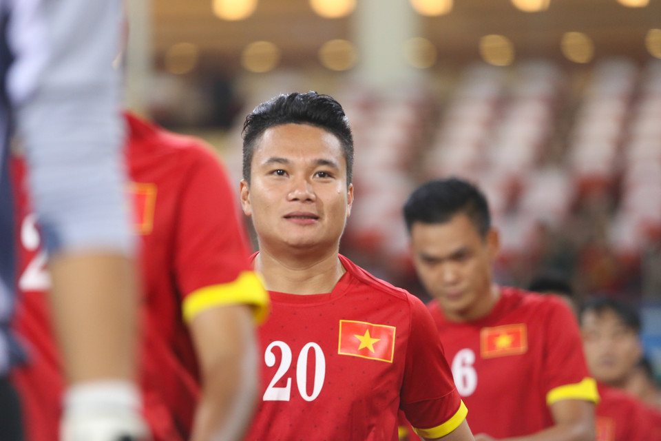 Phi Sơn được tin tưởng đá chính từ đầu trận. Anh là số 10 ở câu lạc bộ Sông Lam Nghệ An và cũng là số 10 của ông Toshiya Miura trong thành công tại ASIAD Incheon 2014. (Ảnh: Minh Chiến/Vietnam+)