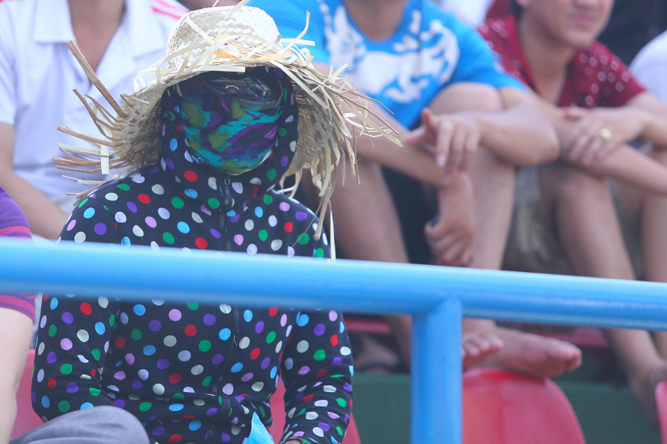 Theo bạn, đây là ninja hay điệp viên của U23 Thái Lan tới theo dõi tuyển U23 Việt Nam thi đấu? (Ảnh: Minh Chiến/Vietnam+)