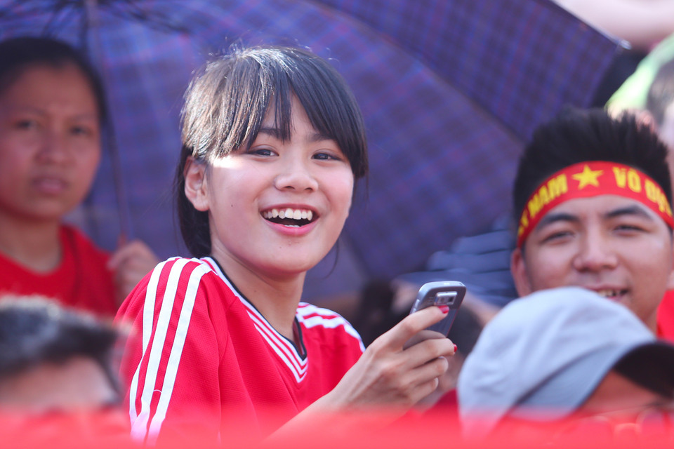 Độ tuổi trung bình của cổ động viên Than Quảng Ninh thuộc vào hàng trẻ nhất V-League. (Ảnh: Minh Chiến/Vietnam+)