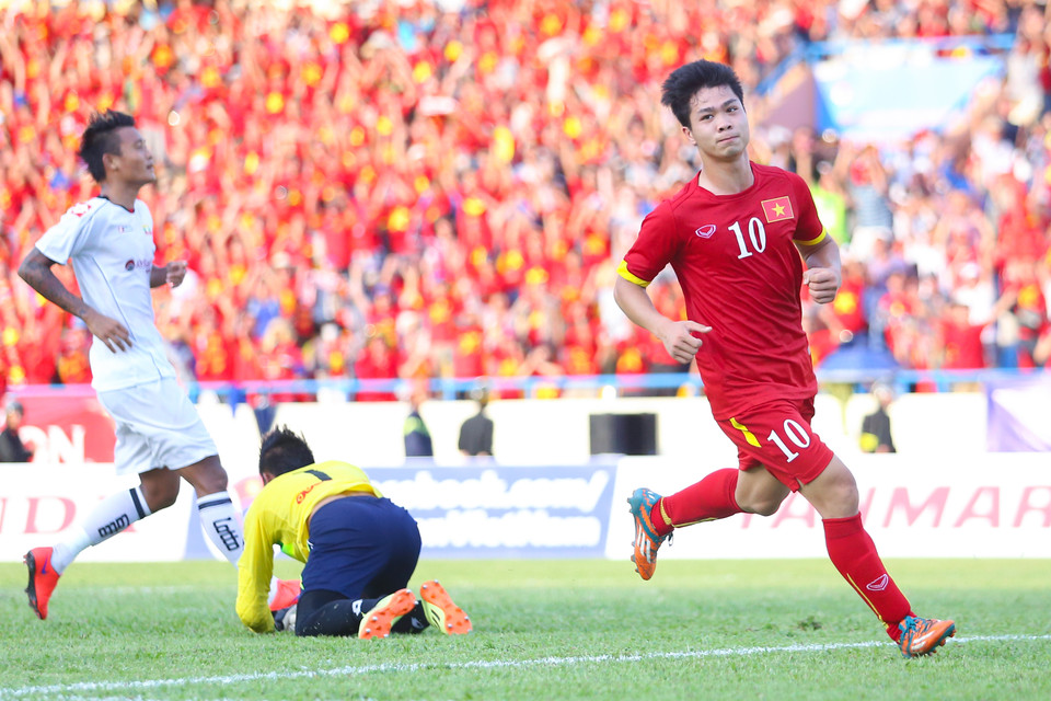 Từ một pha bóng như thế, số 10 đã mở tỷ số cho U23 Việt Nam ở phút 23. (Ảnh: Minh Chiến/Vietnam+)