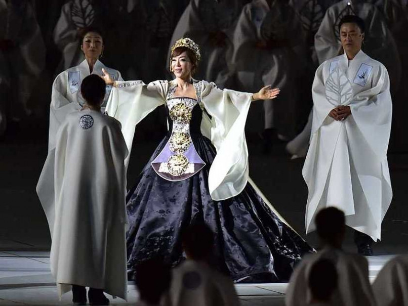 Ca sỹ Sumi Jo trong một màn biểu diễn solo tái hiện lịch sử Hàn Quốc. (Ảnh: AFP)