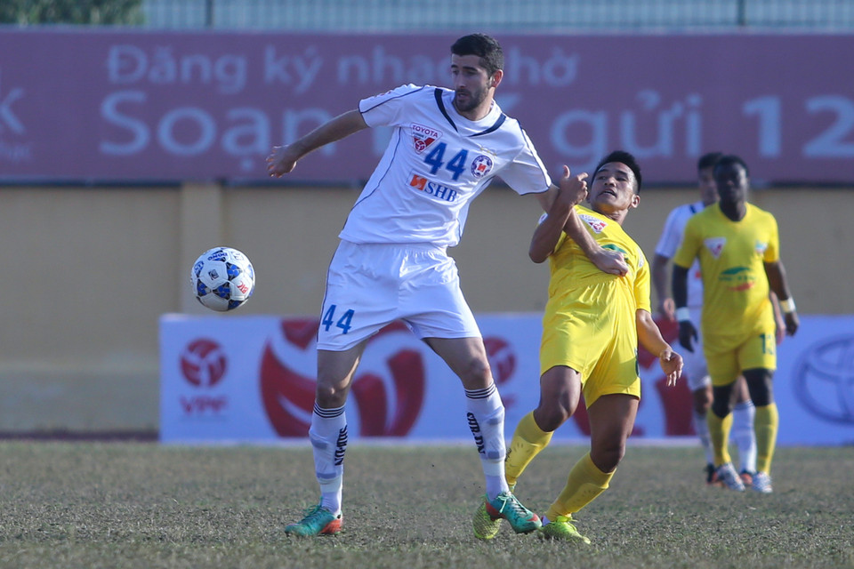 SHB Đà Nẵng bất ngờ vượt lên ở phút 51 nhờ công của Gomez. (Ảnh: Minh Chiến/Vietnam+)