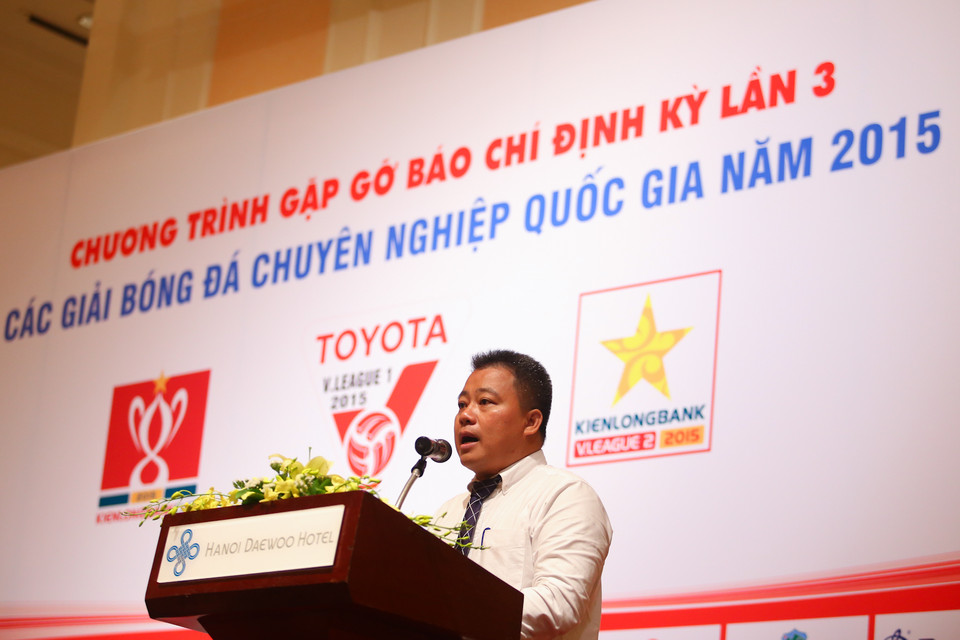 Cũng tại V-League 2015, ông Nguyễn Minh Ngọc trở thành Trưởng Ban tổ chức giải người Việt đầu tiên sau ba năm. Trước ông Ngọc, hai trưởng giải người Nhật Bản là Kazuyoshi Tanabe và Tanaka Koji đều thất bại trong sứ mệnh nâng tầm V-League. (Ảnh: Minh Chiến/Vietnam+)