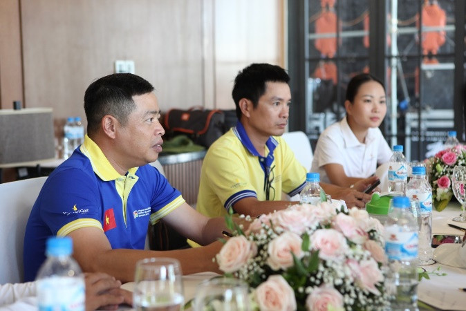 Ông Nguyễn Quốc Hùng - Trưởng bộ môn Golf Tổng cục TDTT, Đội trưởng đội tuyển golf Việt Nam với kinh nghiệm 3 lần dẫn dắt đội tuyển tham dự WAGC thế giới chia sẻ với các thành viên nhiều kinh nghiệm hữu ích. 