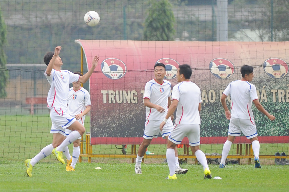 Ngoài dứt điểm, bóng bổng cũng là lợi thế được Đài Loan quan tâm. Đội bóng đến từ Trung Hoa sở hữu nhiều cầu thủ to cao. (Ảnh: Đỗ Đen/Vietnam+)