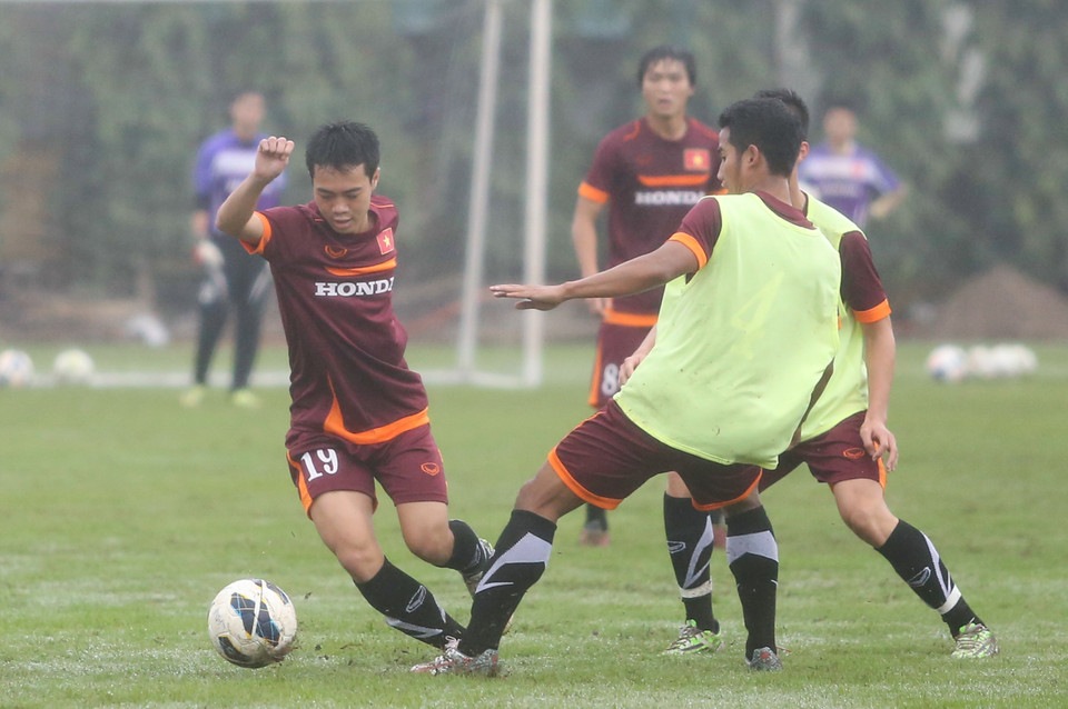 Văn Toàn có những thể hiện khá ấn tượng thời gian qua. Hôm qua, anh có một cú sút chạm xà ngang rất đẹp. (Ảnh: Minh Chiến/Vietnam+)