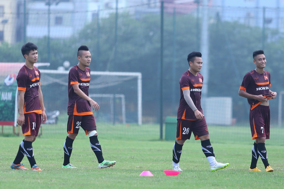 Cùng với Công Phượng, Huy Toàn (thứ hai, phải sang) và Phi Sơn (số 20) là hai tuyển thủ U23 Việt Nam được gọi bổ sung. (Ảnh: Minh Chiến/Vietnam+)