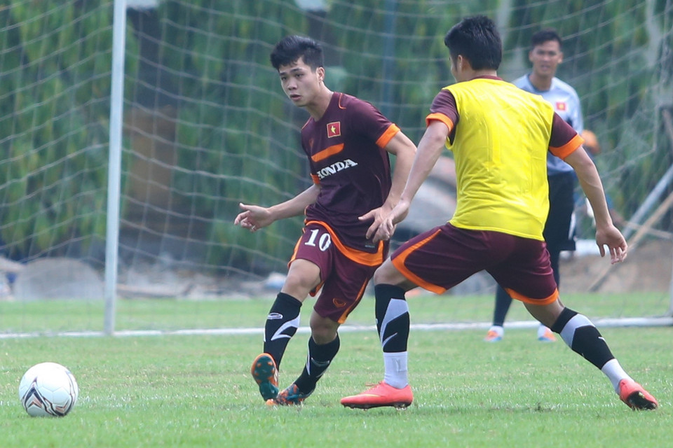 Công Phượng là một trong số các tuyển thủ U23 Việt Nam được gọi lên bổ sung cho tuyển Việt Nam vào sáng nay. (Ảnh: Minh Chiến/Vietnam+) Tiền đạo Nguyễn Công Phượng của U23 Việt Nam đã có màn ra mắt ấn tượng tại đội tuyển Việt Nam với một bàn thắng trên sân tập sáng nay (7/5).