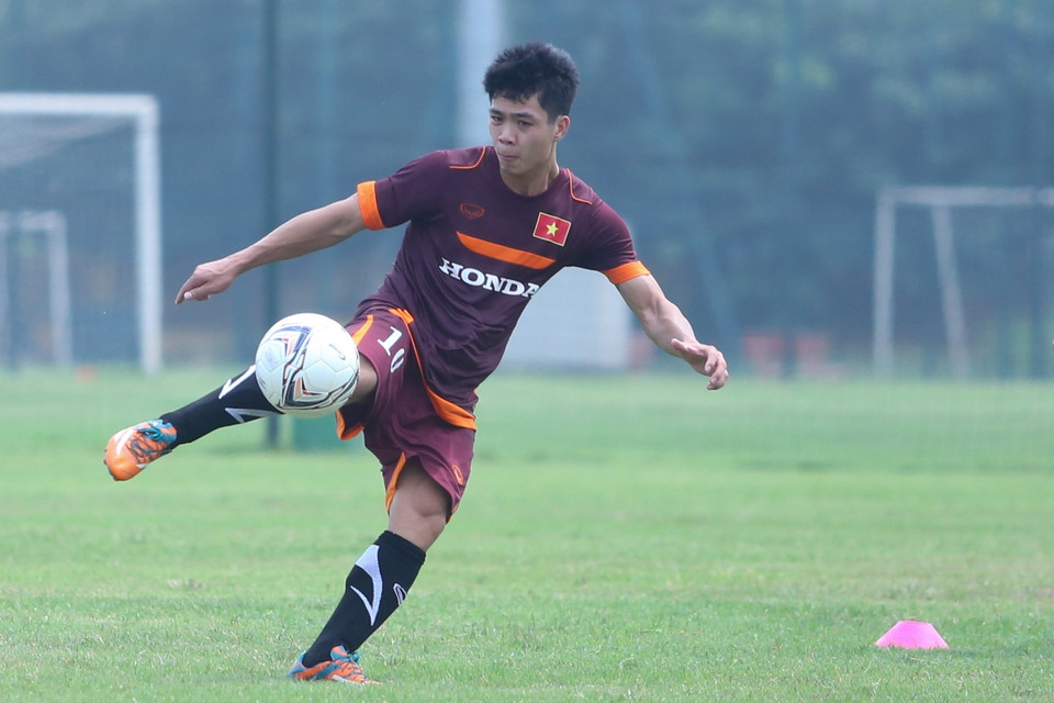 Tiền đạo của Hoàng Anh Gia Lai thể hiện khá tốt trong bài tập dứt điểm với những cú sút kỹ thuật và hiểm hóc. (Ảnh: Minh Chiến/Vietnam+)