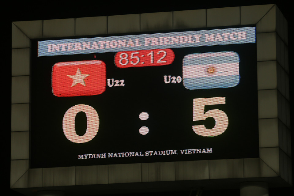 Trước đó vài ngày, U20 Việt Nam đã thua U20 Argentina 1-4. Nhưng U22 Việt Nam còn thua đậm hơn thế. (Ảnh: Minh Chiến/Vietnam+)