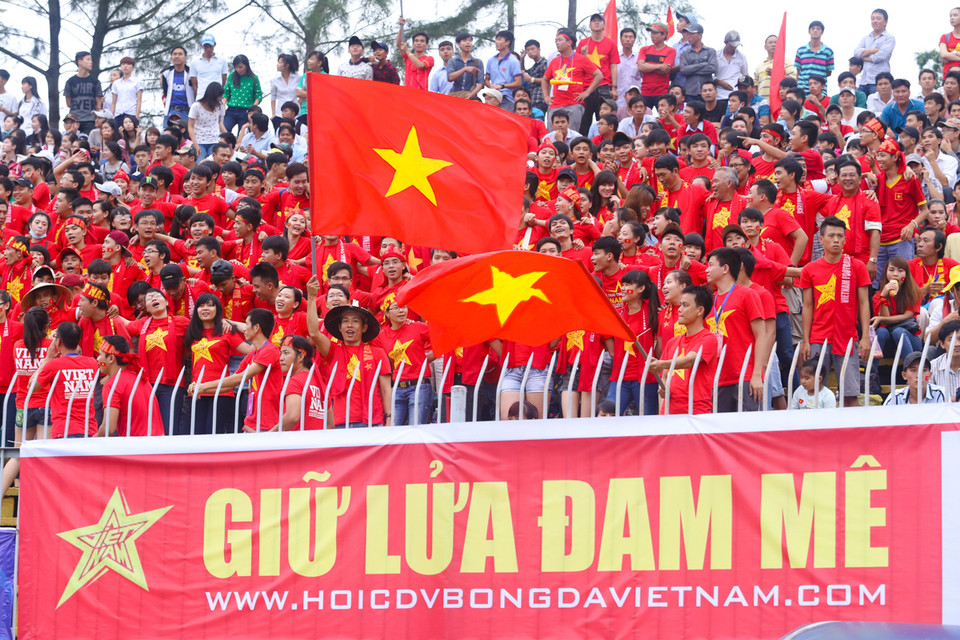 Hội cổ động viên Việt Nam tiếp tục là hạt nhân trong màn cổ vũ U19 Hoàng Anh Gia Lai Arsenal JMG. (Ảnh: Minh Chiến/Vietnam+)