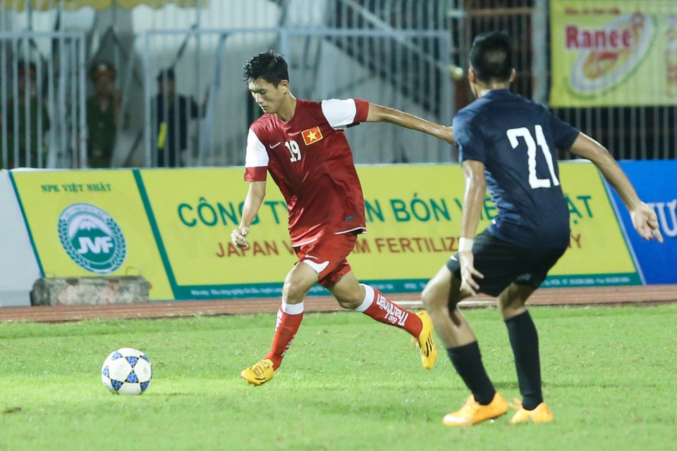 Ông Phan Công Thìn cũng khiến khá nhiều người ngạc nhiên khi xếp tiền vệ phải Phan Văn Long của U19 Việt Nam ở vị trí tiền đạo lùi. (Ảnh: Minh Chiến/Vietnam+)