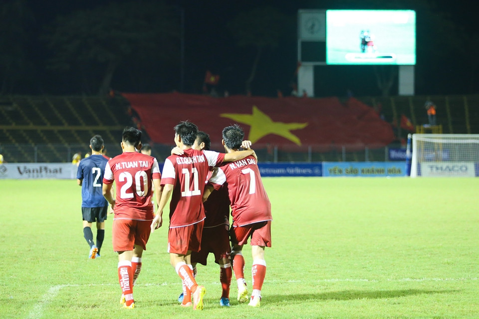 Đích thân Quách Tân chuyền bóng cho Văn Đại ấn định tỷ số 3-0 ở phút 68. (Ảnh: Minh Chiến/Vietnam+)