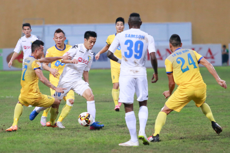 Trong cơn khủng hoảng nhân sự, Nguyễn Văn Quyết chính là mắt xích quan trọng của Hà Nội FC. (Ảnh: Tá Hiển/Vietnam+)