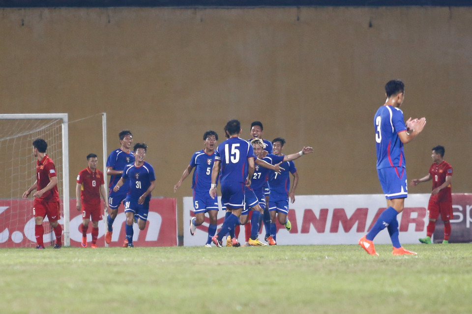 Nhưng khi bàn thắng chưa tới, đội chủ nhà đã nhận gáo nước lạnh ở phút 84. (Ảnh: Minh Chiến/Vietnam+)