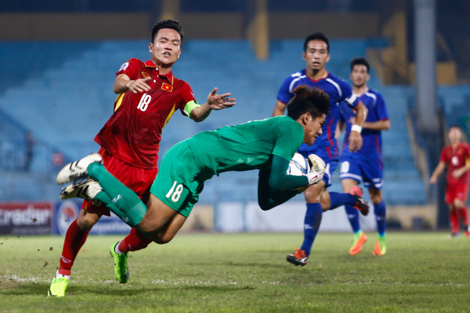 Đinh Thanh Trung cũng chơi không tốt. Tấm băng thủ quân có vẻ quá nặng đối với anh. (Ảnh: Minh Chiến/Vietnam+)