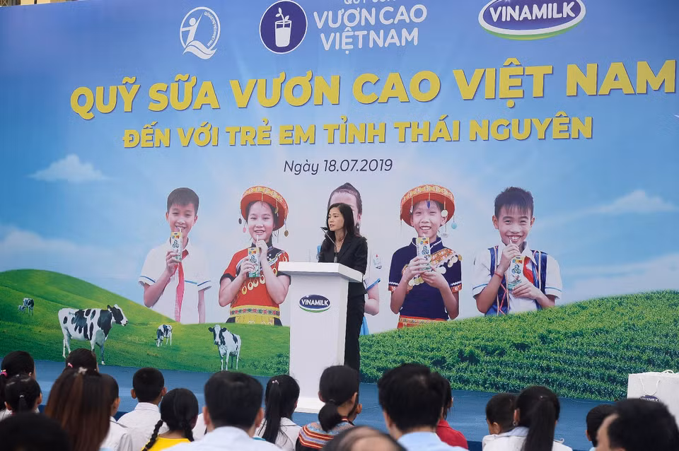 Bà Nguyễn Thị Hiền, Phó giám đốc Quỹ Bảo trợ trẻ em, Bộ Lao động - Thương binh và Xã hội, đánh giá rất cao tinh thần trách nhiệm vì cộng đồng của Công ty Vinamilk trong việc đồng hành với Quỹ Bảo trợ trẻ em Việt Nam triển khai chương trình. (Ảnh: CTV)