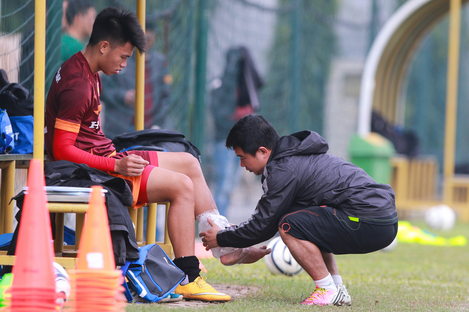 Ngược lại, Phạm Văn Thành dính chấn thương mới. (Ảnh: Đỗ Đen/Vietnam+)