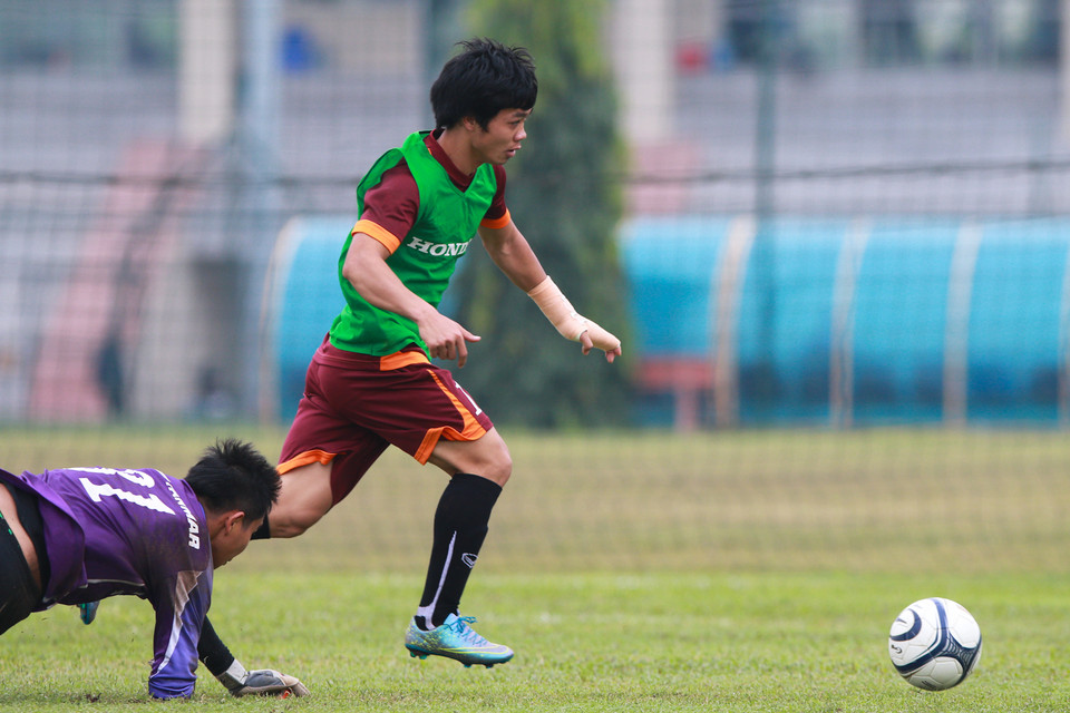 Một nhịp tăng tốc rất nhanh giúp Phượng vượt qua thủ môn trẻ được đánh giá khá cao của U23 Việt Nam. (Ảnh: Đỗ Đen/Vietnam+)
