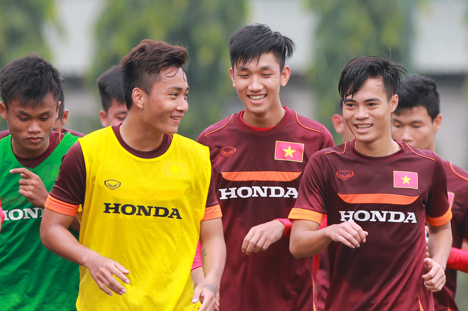 Suất còn lại trên hàng công chắc sẽ là cuộc chiến của Hồ Tuấn Tài (áo vàng) và Văn Toàn. (Ảnh: Đỗ Đen/Vietnam+)