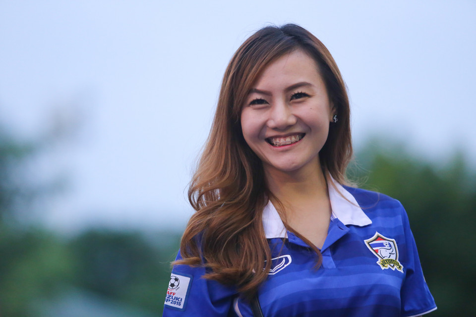 Nếu lạc giữa 2000 cổ động viên Thái Lan, bạn sẽ ngỡ như mình đang lạc bước tại Bangkok. (Ảnh: Minh Chiến/Vietnam+)