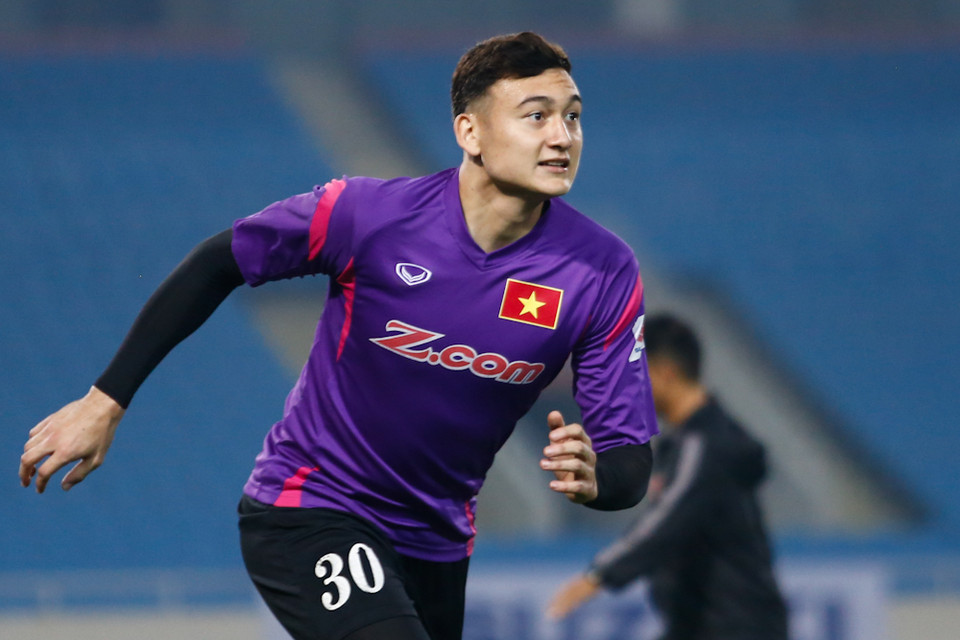 Thành công V-League đưa Văn Lâm lên tuyển Việt Nam chuẩn bị cho AFF Cup 2016 - giải đấu lớn đầu tiên trong sự nghiệp của thủ môn trẻ này với tuyển quốc gia. (Ảnh: Minh Chiến/Vietnam+)