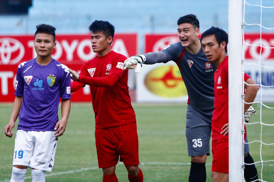 Bước ngoặt trong sự nghiệp của Văn Lâm đến tại vòng 9 V-League 2016. Khi ấy, Thanh Thắng chấn thương nên Văn Lâm được vào sân. Hải Phòng thua Hà Nội T&amp;T 1-2 nhưng Văn Lâm đã có trải nghiệm đầu tiên ở V-League. (Ảnh: Minh Chiến/Vietnam+)
