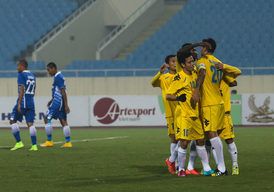 Các cầu thủ Hà Nội T&amp;T như trút bỏ được gánh nặng áp lực. (Ảnh: Hiếu Lương/VietnamPlus)